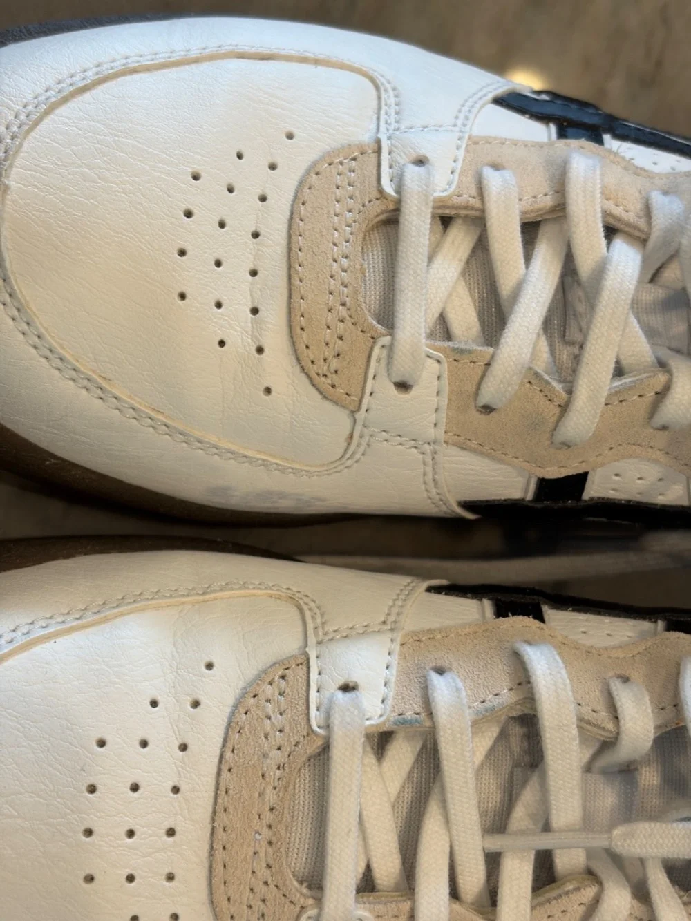ASICS Skyhand sneaker